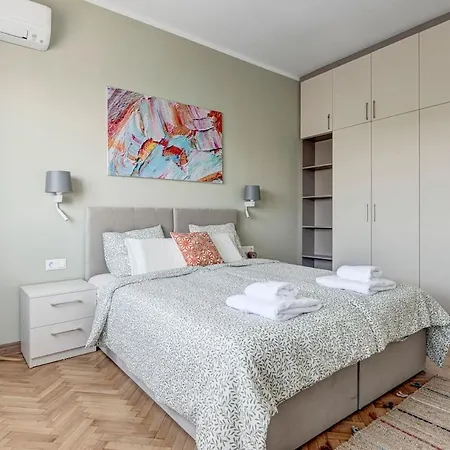 Apartament Polished 2 Bdrm Skyline Views & Elevator