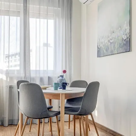 Apartament Polished 2 Bdrm Skyline Views & Elevator