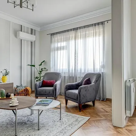 Apartament Polished 2 Bdrm Skyline Views & Elevator *