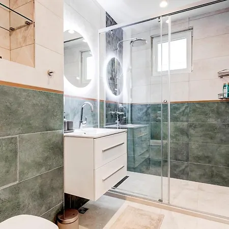 Apartament Polished 2 Bdrm Skyline Views & Elevator Sofia