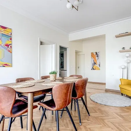 Polished 2 Bdrm Skyline Views & Elevator Sofya