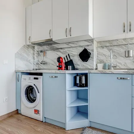 Daire Polished 2 Bdrm Skyline Views & Elevator Sofya